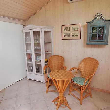 Three-bedroom Holiday Strandly 01 Holiday home *