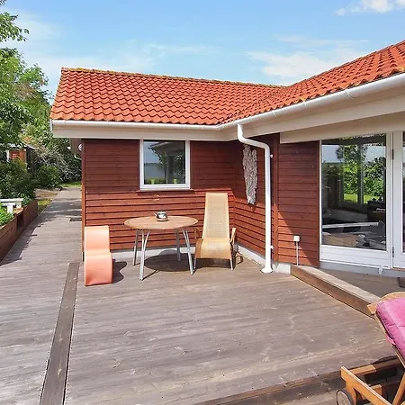 Three-bedroom Holiday Strandly 01 *